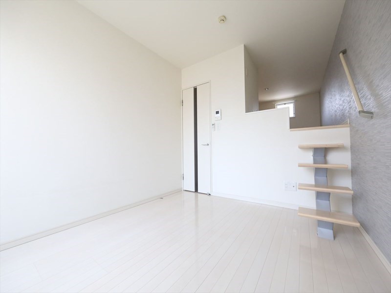 居室・リビング　洋室6.1帖　ロフト6.1帖　クローゼット　エアコン付