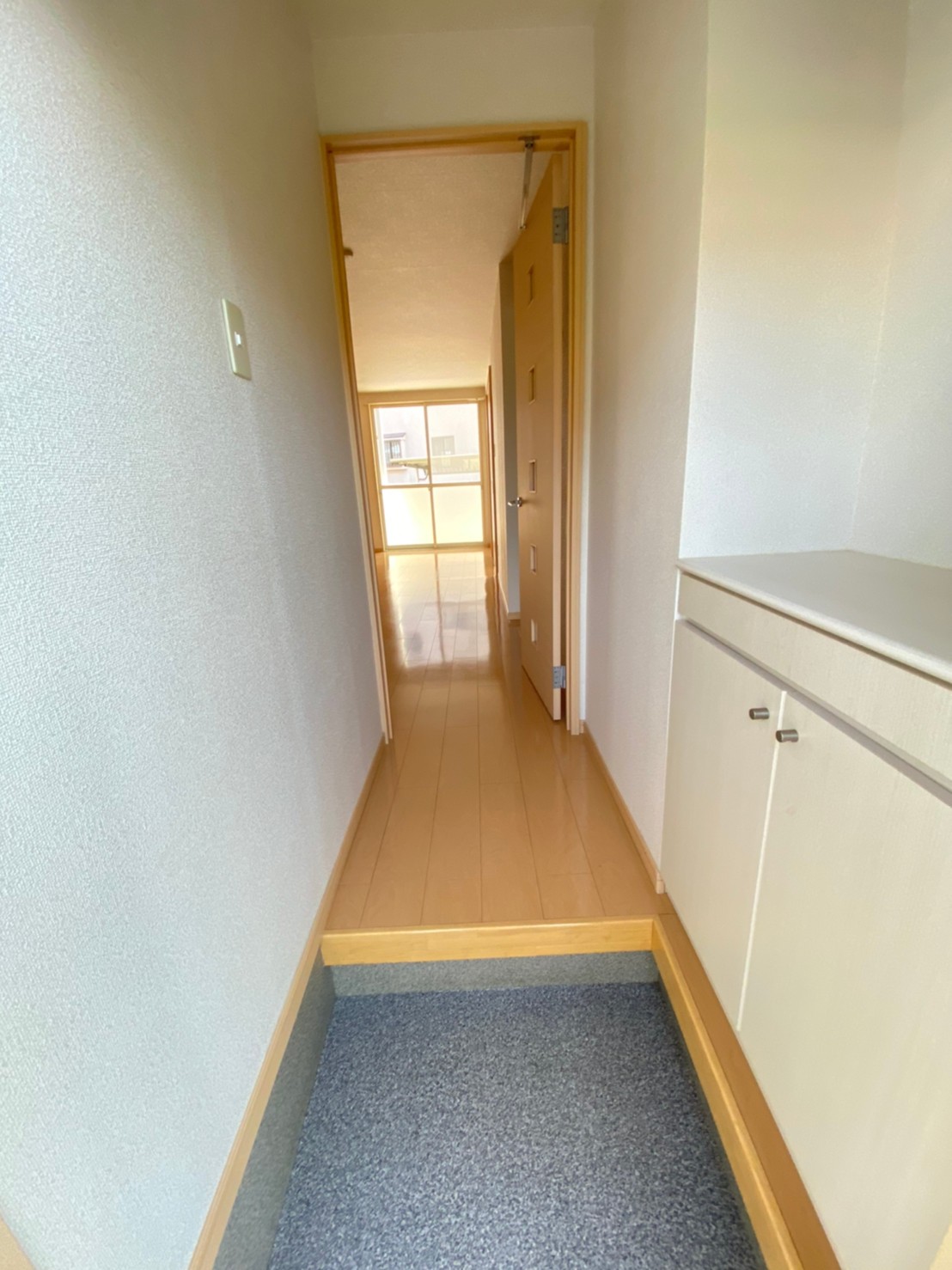 玄関　同建物別号室　ドア付きで急な来客もらくらく！