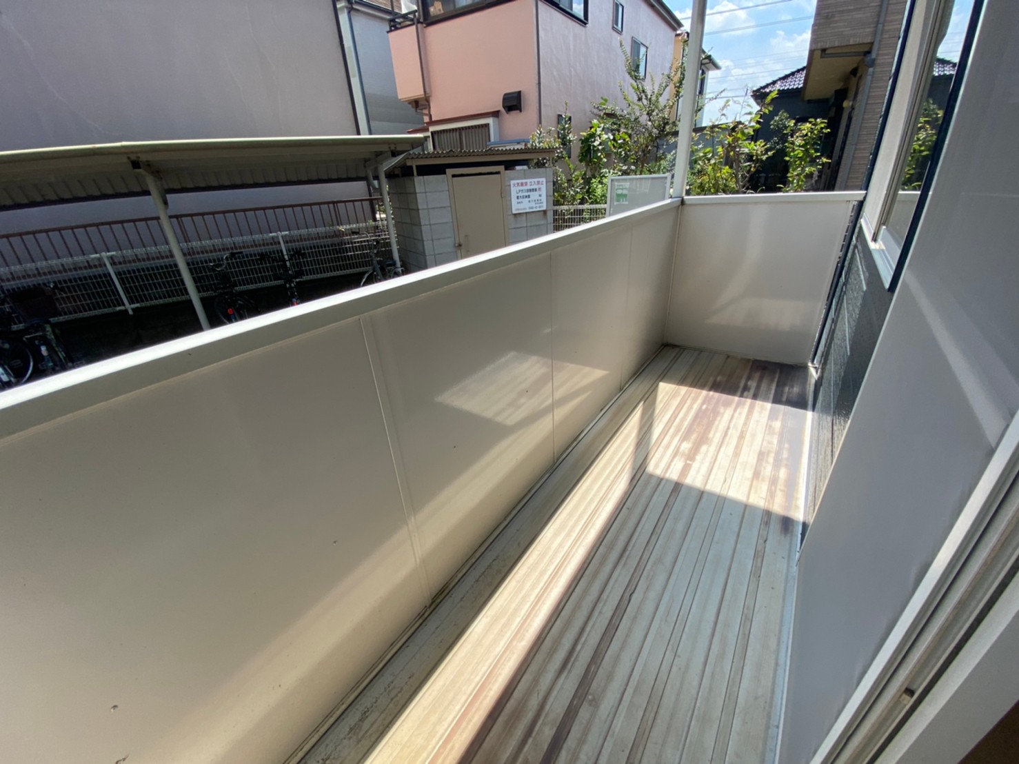 バルコニー　同建物別号室
