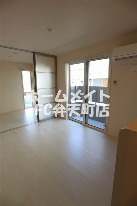 居室・リビング　ゆったり過ごせる居間です