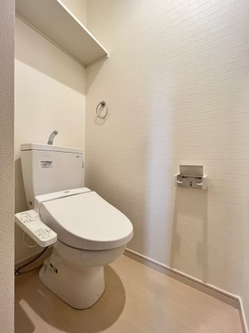 トイレ　別号室の写真です。ご参考までに