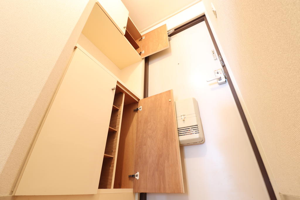 玄関　シューズクローゼット付きです☆