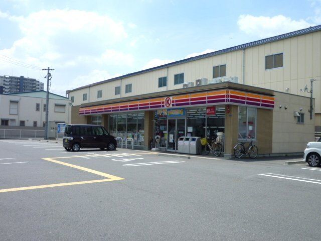 コンビニ　サークルKミニ菱江がちゃぽん店（コンビニ）まで382m