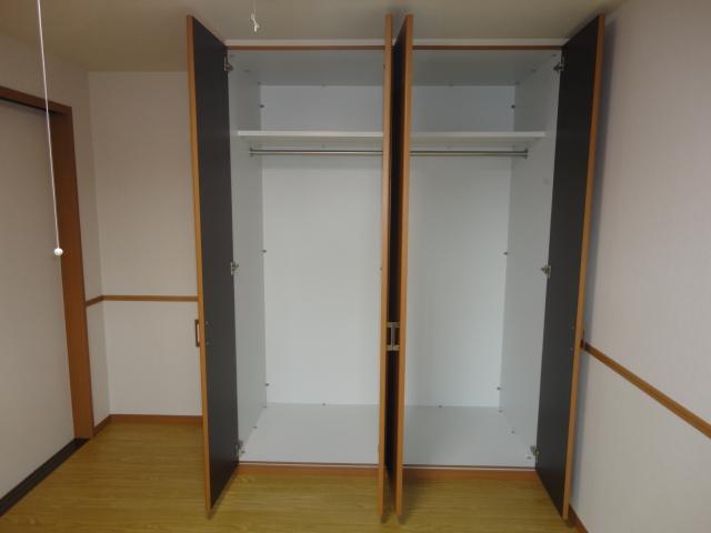 収納　南側洋室クローゼット