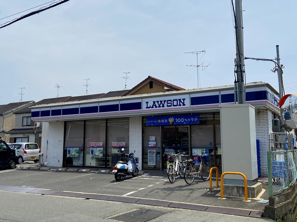 コンビニ　ローソン坊城駅前店（コンビニ）まで84m