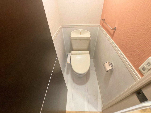 トイレ　温水洗浄暖房便座