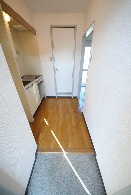 玄関　写真は２０５号室