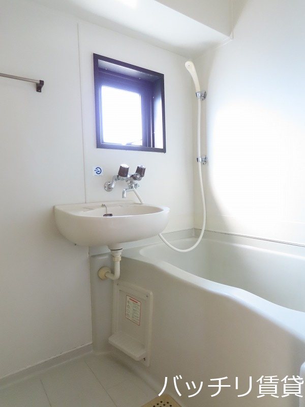 バス・シャワールーム　画像は別号室の為、現状優先になります。