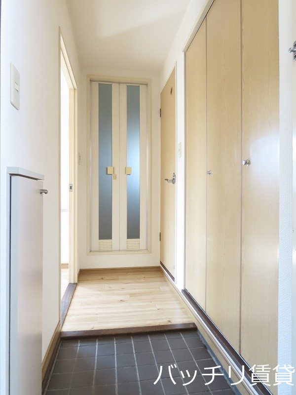 玄関　画像は別号室の為、現状優先になります。