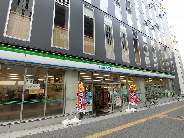 コンビニ　ファミリーマート（コンビニ）まで764m