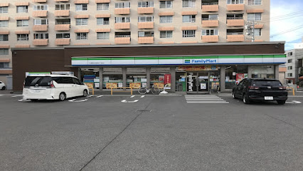コンビニ　ファミリーマート札幌南6条西9丁目店（コンビニ）まで232m