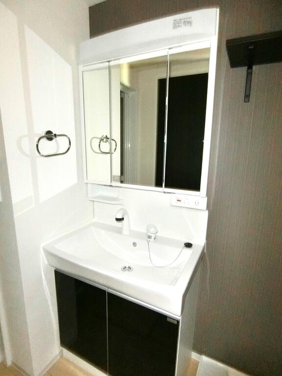 洗面設備　同型物件の写真です。