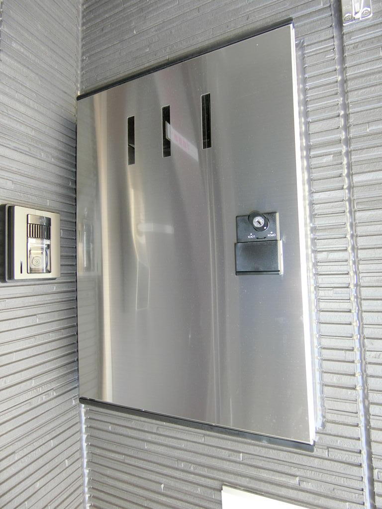 その他　同型物件の写真です。宅配ボックス。