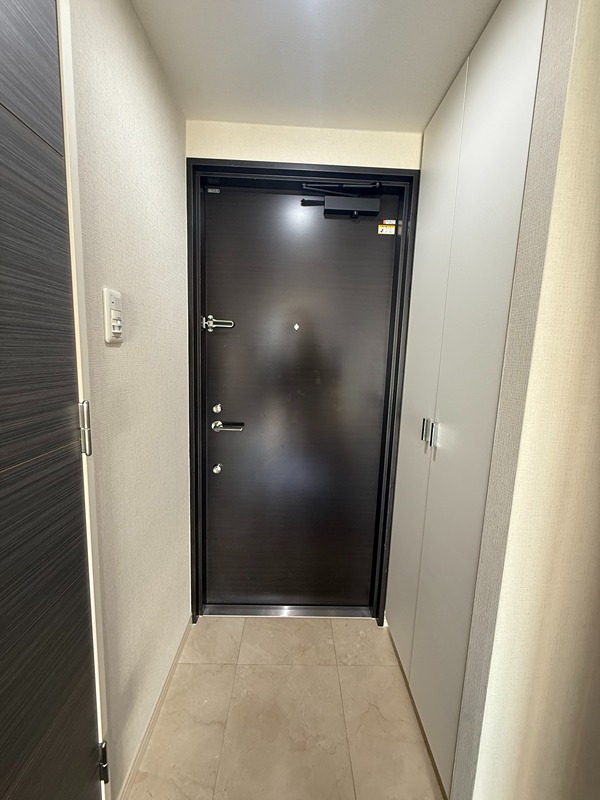 玄関　※同物件別部屋