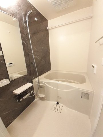 バス・シャワールーム　落ち着いた空間のお風呂です