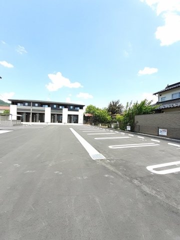 駐車場　駐車場に車を止められます