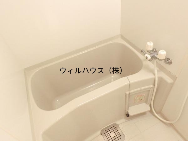 バス・シャワールーム　キレイにリフォームされています！