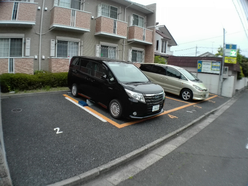 駐車場　敷地内にコインパーキングもあります。
