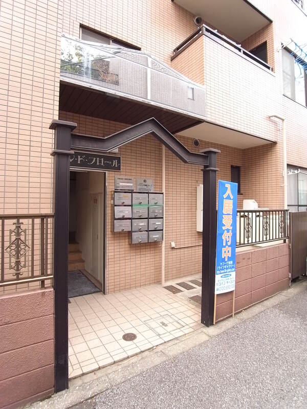 エントランス　建物の内部です