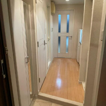 玄関　※別部屋の参考写真です。