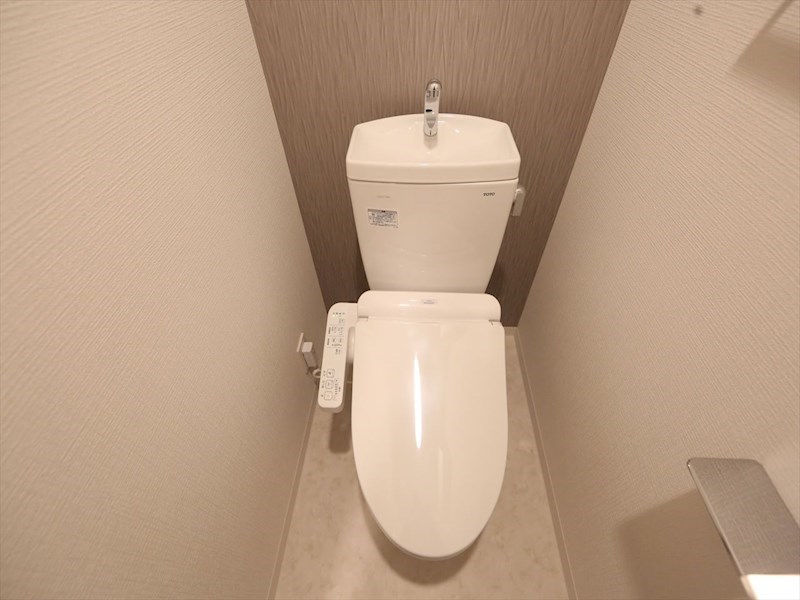 トイレ　温水洗浄暖房便座付トイレ