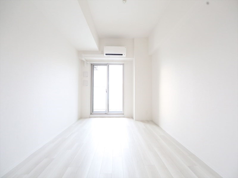 バルコニー　洋室7.3帖　エアコン完備　クローゼット付　バルコニー