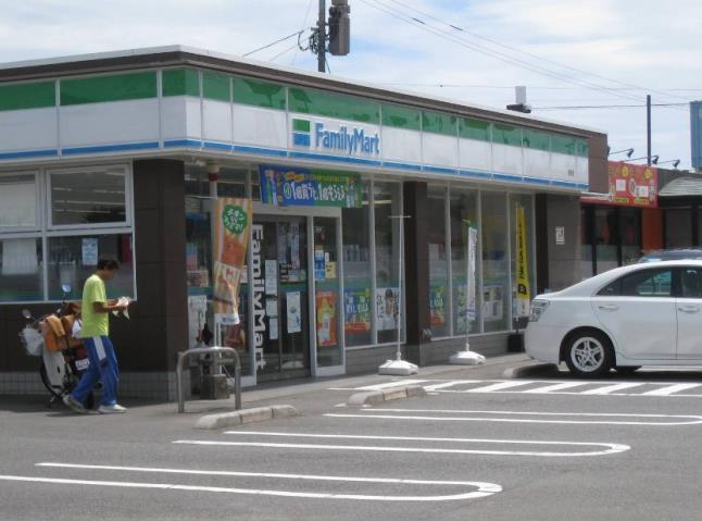 コンビニ　ファミリーマート（コンビニ）まで396m