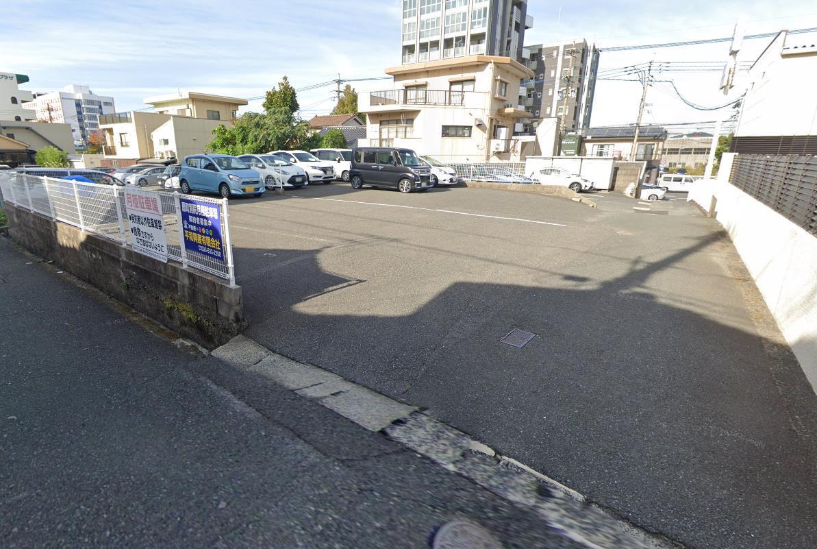 その他　ここはII。オレンジ屋根の戸建て前がI、プレアール原町別院向か