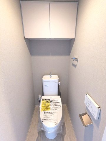 トイレ　温水洗浄便座です