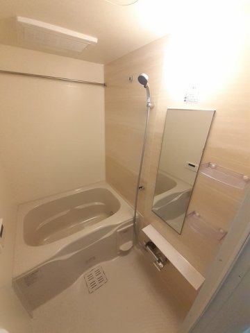 バス・シャワールーム　コンパクトで使いやすいお風呂です