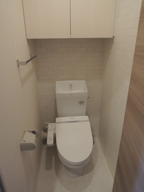 トイレ　温水洗浄便座