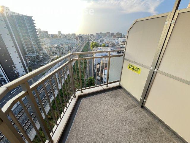 バルコニー　暖かな日差しのふりそそぐバルコニー