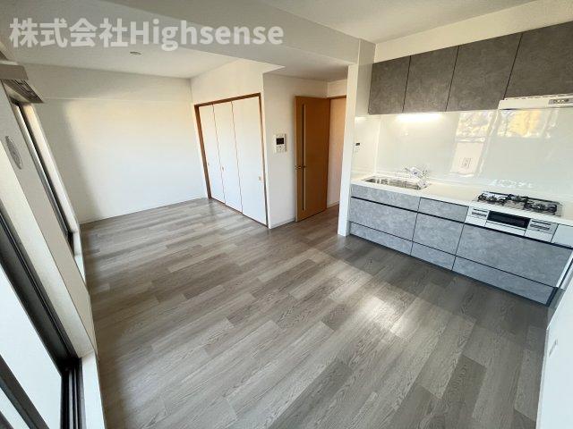 居室・リビング　こちらの居間で趣味の時間をお楽しみください