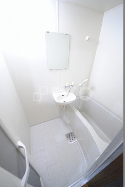 バス・シャワールーム　写真は２１０号室