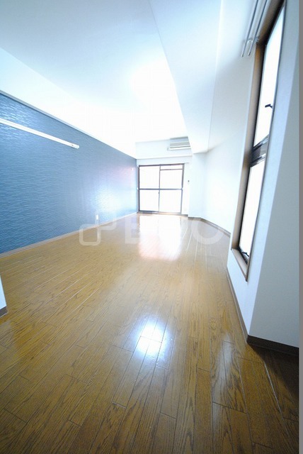 居室・リビング　写真は２１０号室