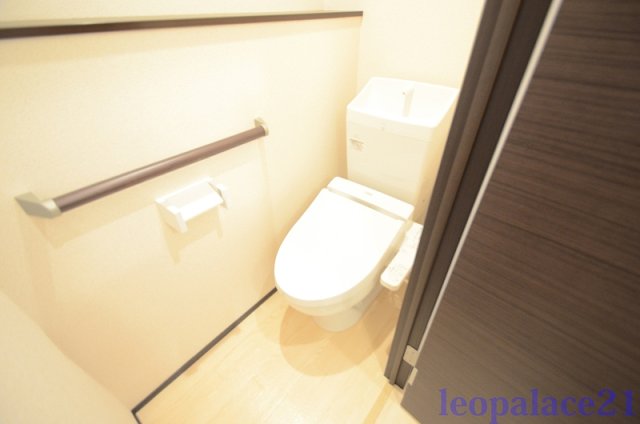 トイレ　建築中の為、同タイプイメージ図です。