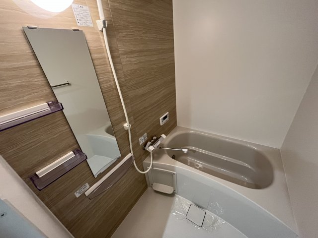 バス・シャワールーム　バストイレセパレートタイプの浴室です♪