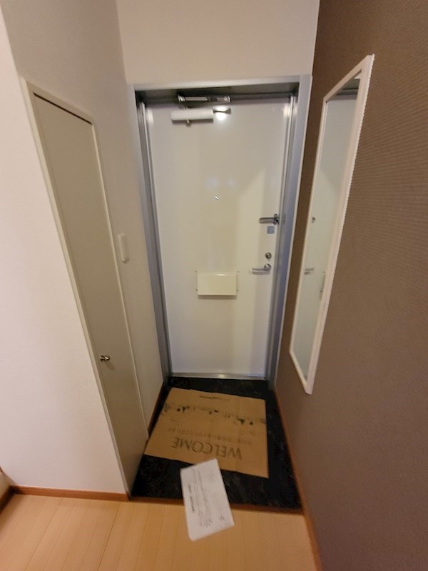 玄関　203号室参考