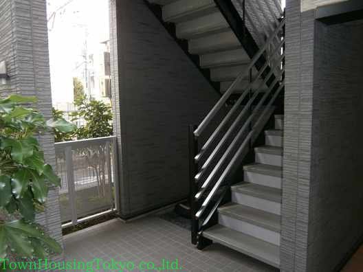 その他　１階階段前