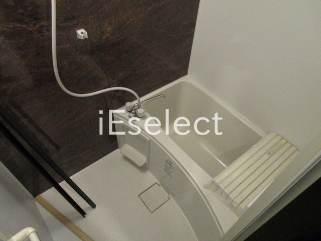 バス・シャワールーム　浴室乾燥機付きバスルームです