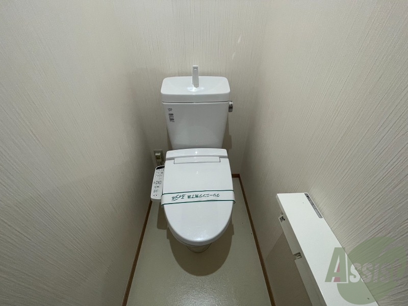 トイレ　温水洗浄便座付きのトイレは、使用しやすくうれしいですね。
