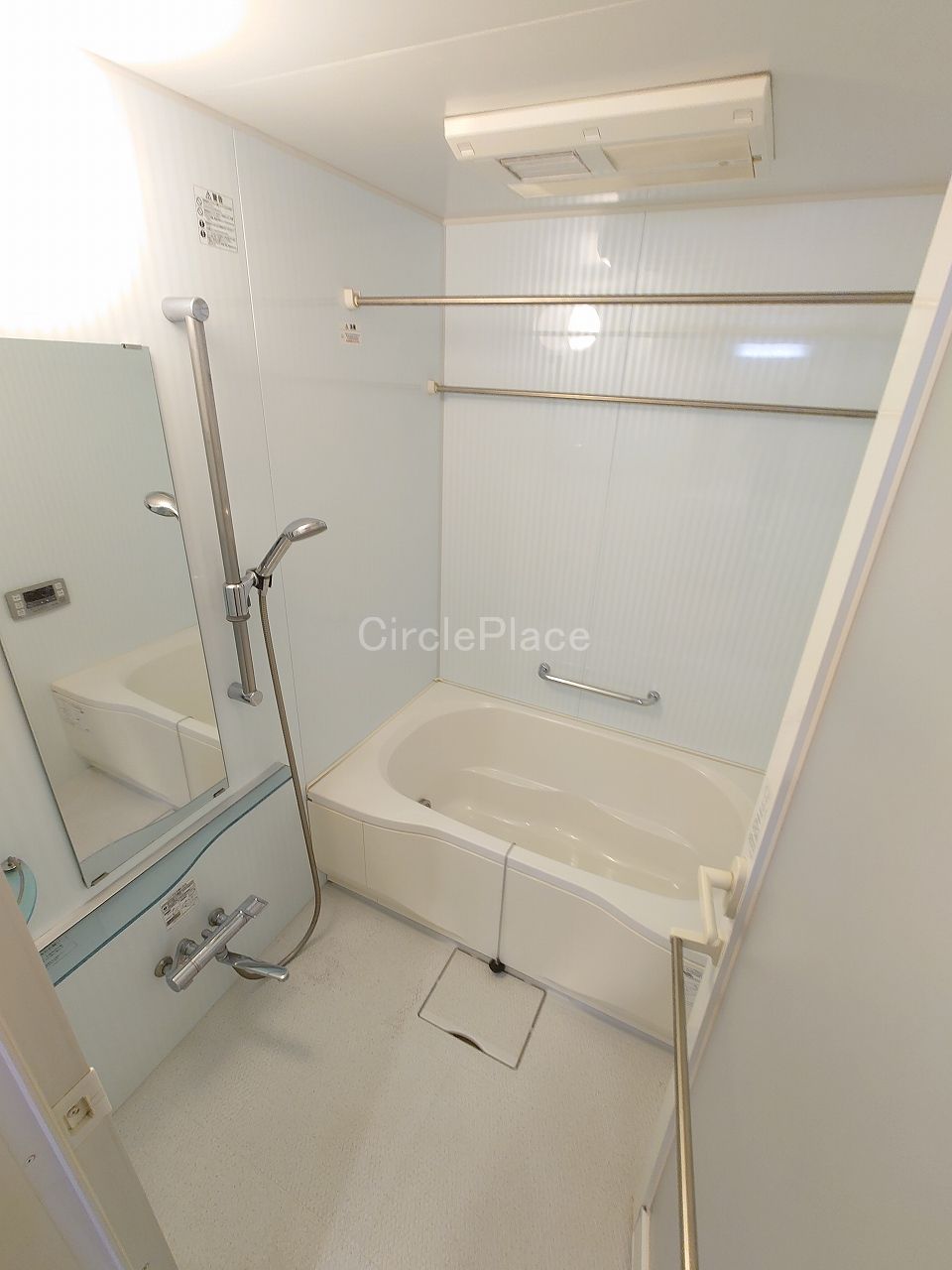 バス・シャワールーム　追い焚き機能付き・浴室乾燥機付き