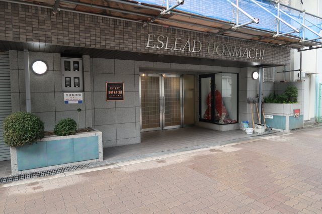 エントランス　落ち着いたエントランスです