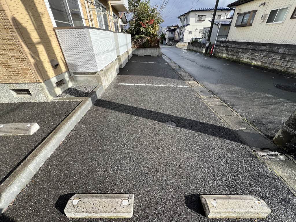 建物外観　駐車場