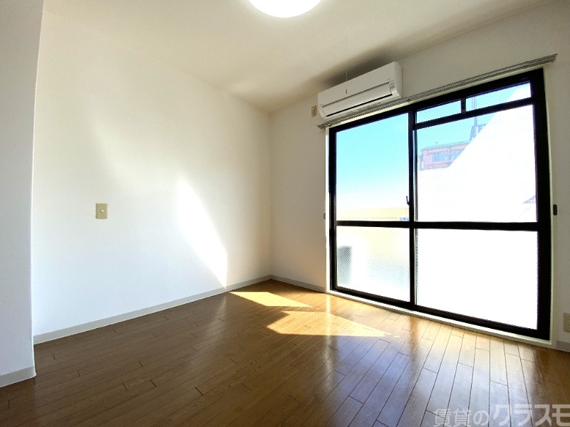 居室・リビング　明るい洋室です。