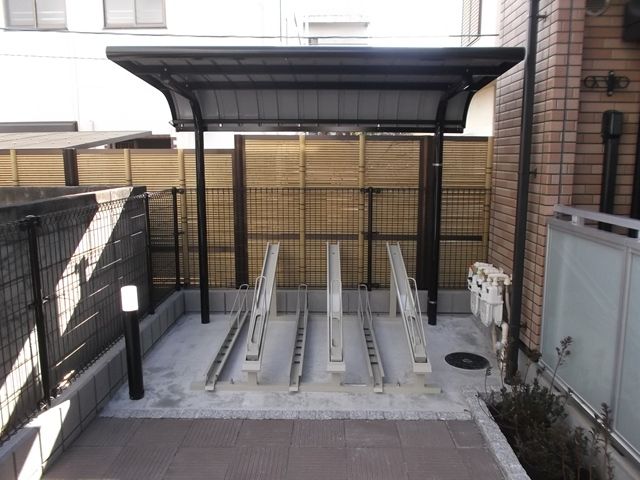 その他　屋根付き駐輪場です