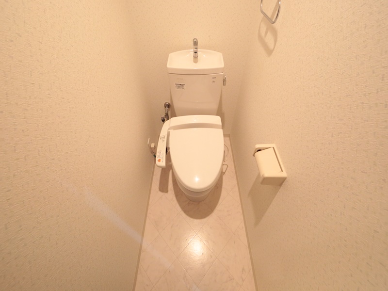 トイレ　温水洗浄便座