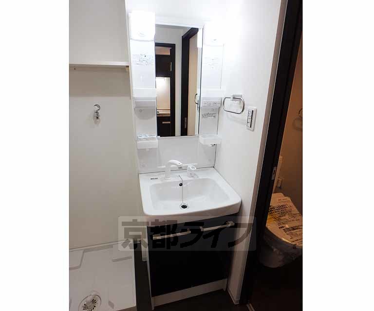 洗面設備　独立洗面台です