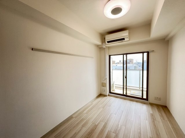 居室・リビング　エステムコート名古屋平安クチュール (写真間取り反転タイプ)