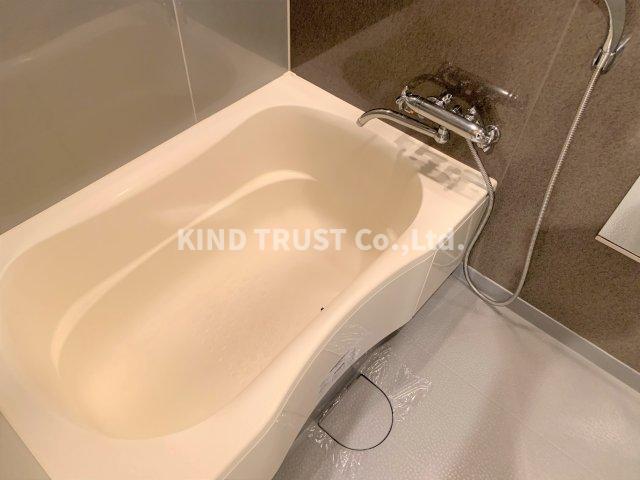 バス・シャワールーム　落ち着いた空間のお風呂です